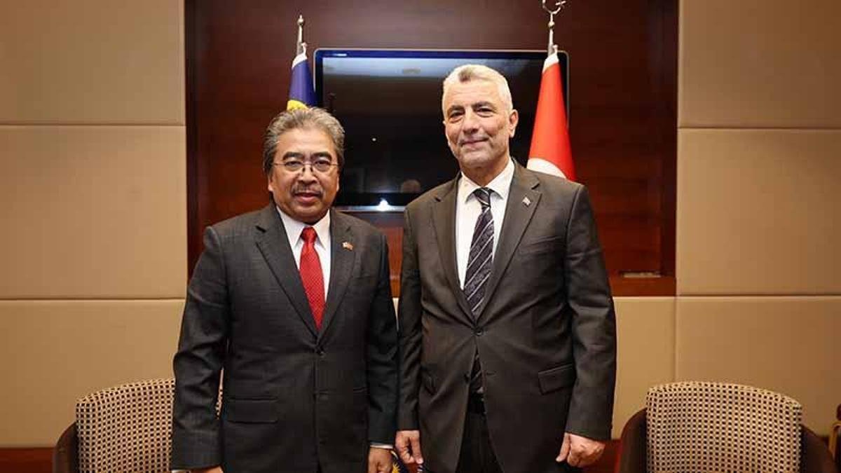 Bakan Bolat, Malezya'daki Meslektaşıyla Buluştu