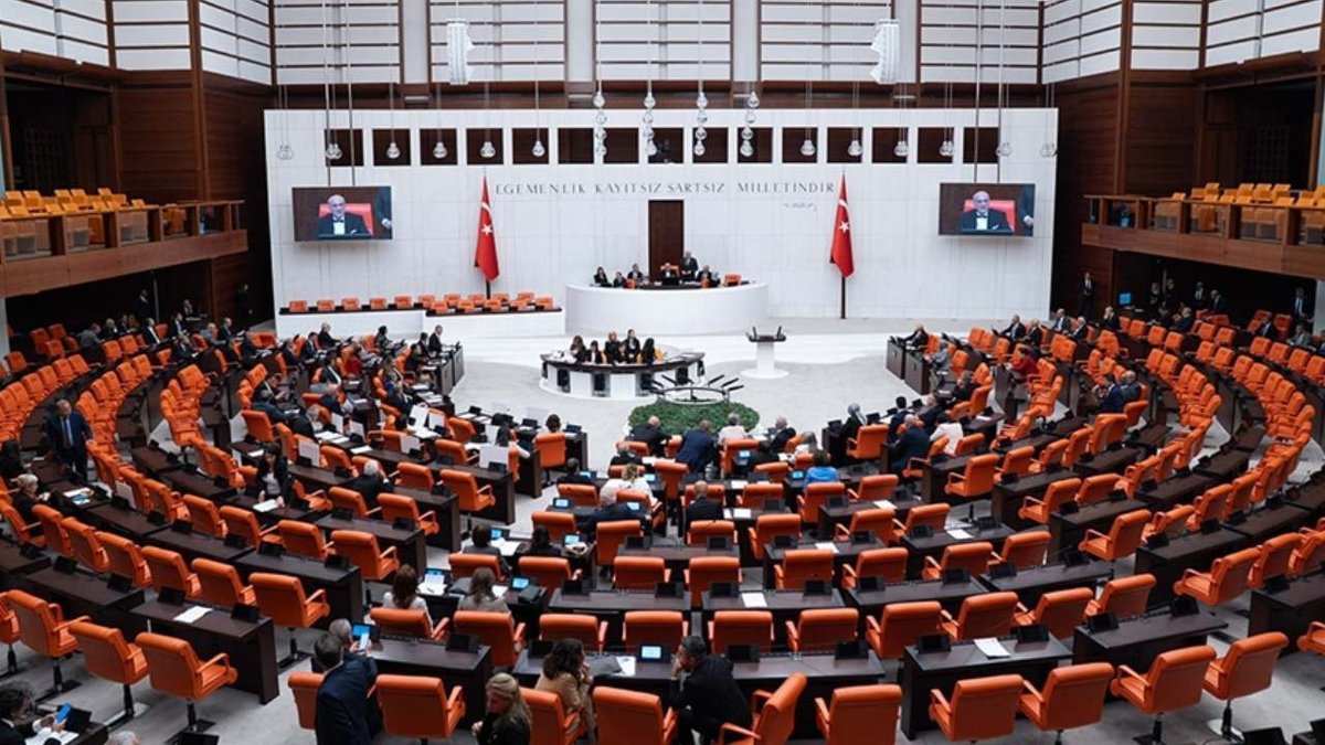 Torba Kanun Komisyonu Onayladı: Yüksek Aidatlara Sınırlama, Tapu ve Çevre Yasasında Köklü Değişiklikler