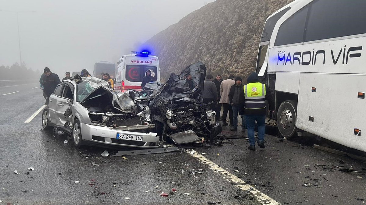Gaziantep'te Korkunç Trafik Kazası: Çok Sayıda Ölü ve Yaralı Bulunuyor