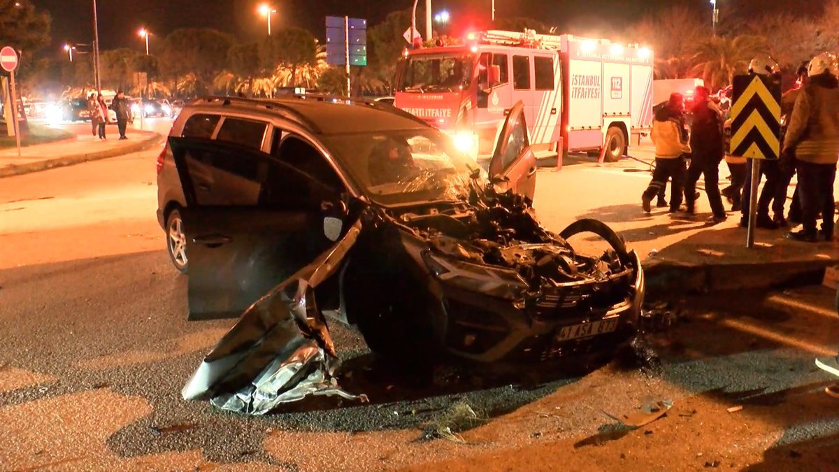 Maltepe'de Korkunç Trafik Kazası! İki Araç Çarpıştı: 6 Yaralı