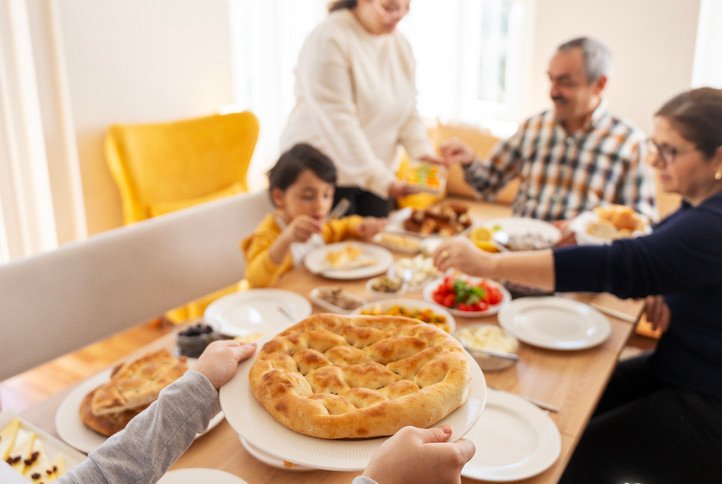 Ramazan Döneminde Beslenme Stratejileri: Metabolizma, Su Tüketimi ve Günlük Ritim
