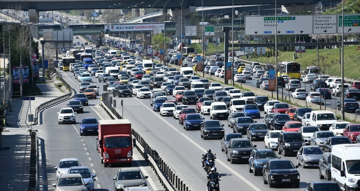 Trafik Yasası Revize Edildi: İki Yeni Kuraldan Habersiz Olanlar Cezalandırılıyor
