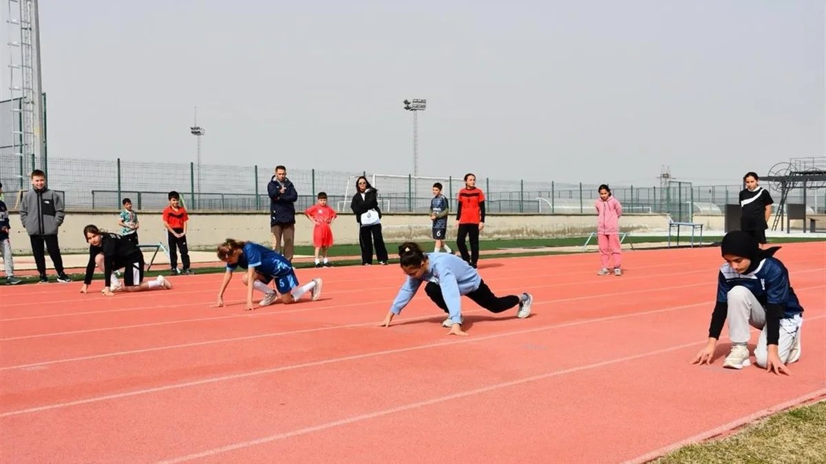Afyonkarahisar'da Yapılan Puanlı Atletizm İl Şampiyonası Tamamlandı