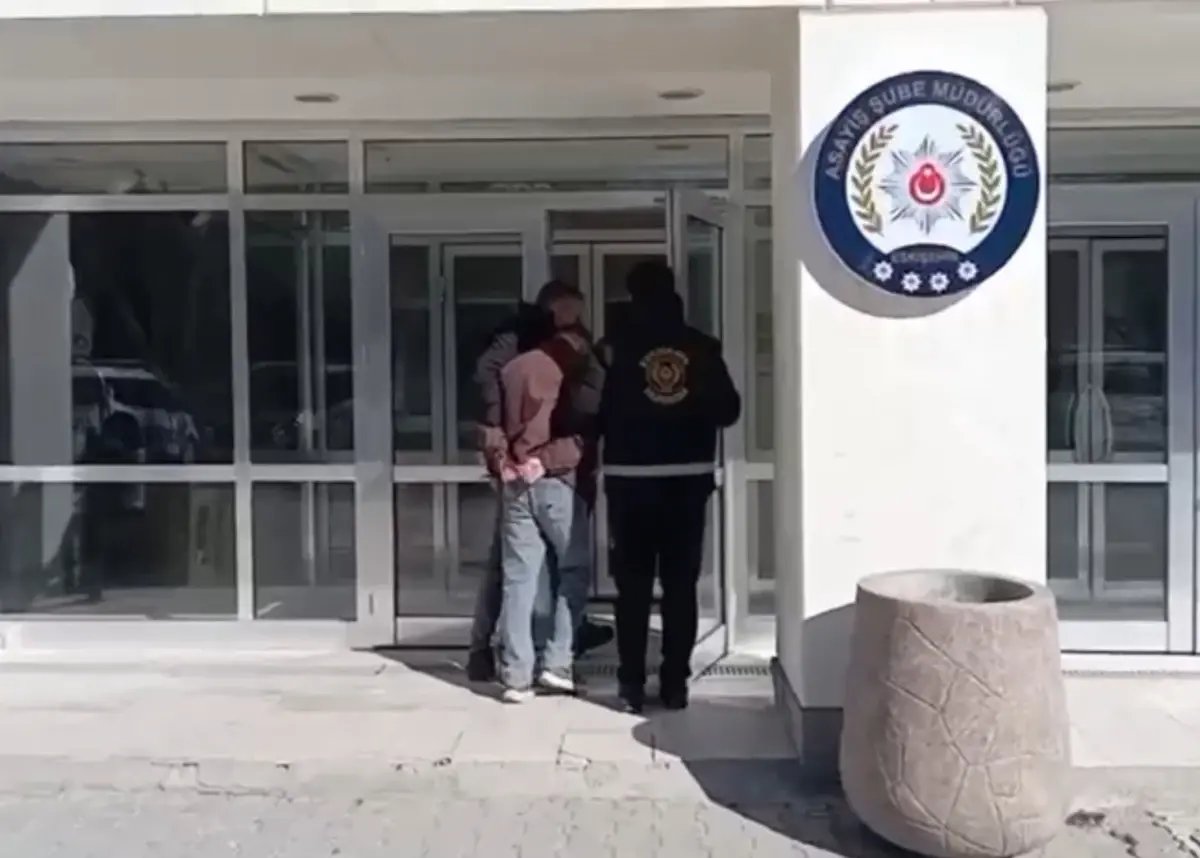 Eskişehir'de Cep Telefonu Çalan Kişi Tutuklandı