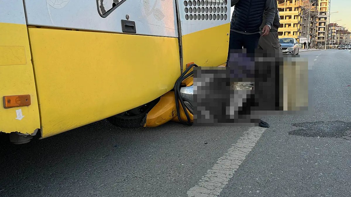 Konya'da Şok Eden Kaza: Motosikletli Kurye Yaralandı