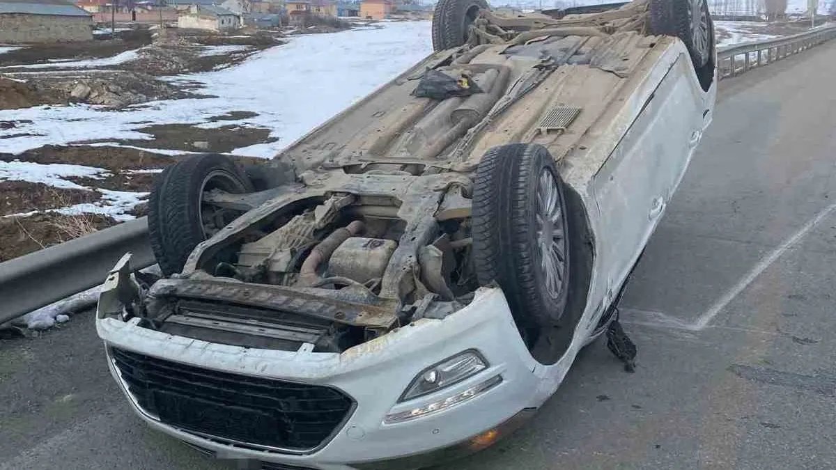 Aşkale'de Meydana Gelen Trafik Kazasında İki Kişi Yaralandı