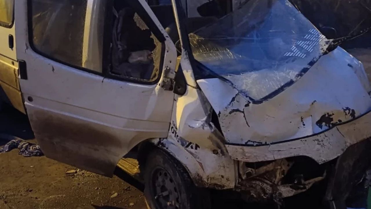 Sinop Boyabat’ta Korkunç Çarpışma: Servis Minibüsü Otomobile Çarptı, 1 Kişi Hayatını Kaybetti