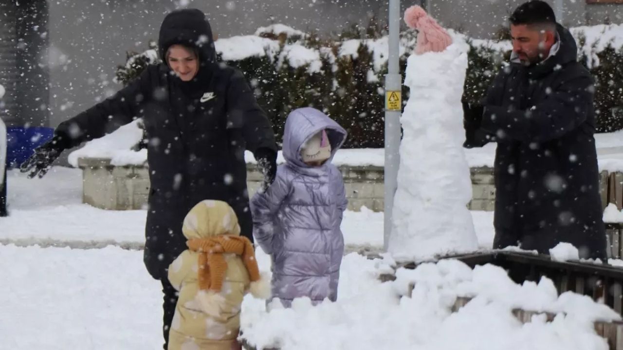 Kar etkisini artırdı: Yılın son gününde birçok ilde okullar tatil