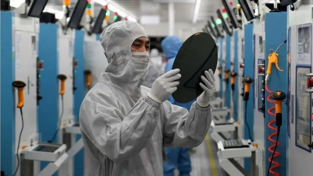 Çin’in Yapay Zeka Çipleri Zamlandı: HBM Krizi Derinleşiyor
