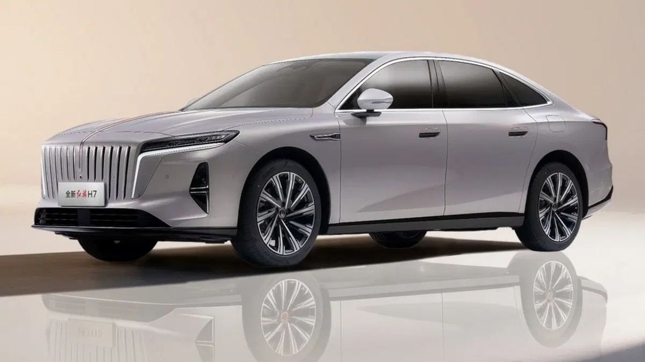 Çinli Hibrit Sedan Hongqi H7’den 2 Bin 916 Kilometrelik Rekor