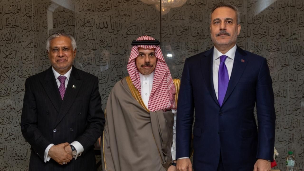 Fidan, Mekke Anlaşması Toplantısında Mevkidaşlarıyla Görüştü