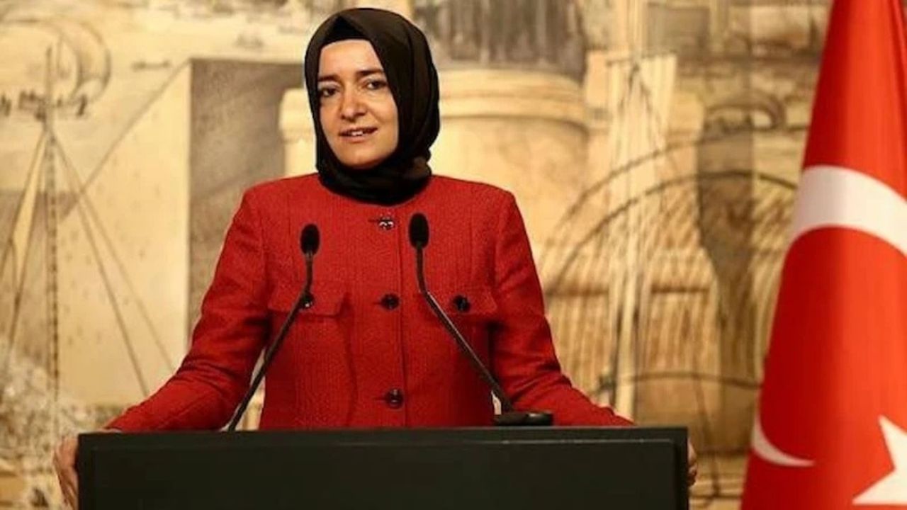 Fatma Betül Sayan Kaya Fon İddiaları Sonrası İstifa Etti