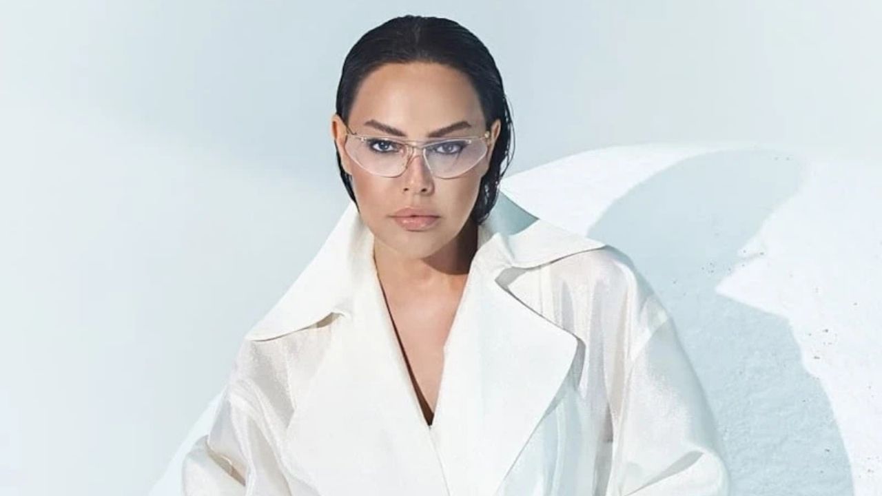 Ebru Gündeş’in Yeni Fotoğrafları Estetik Sonrası Gündem Oldu