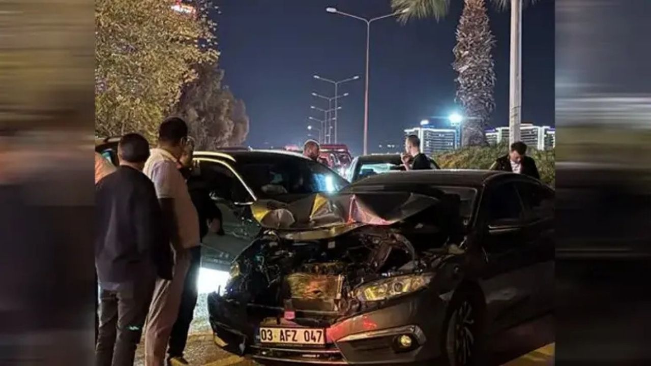 İzmir’de Zincirleme Kaza, 8 Araç Birbirine Girdi
