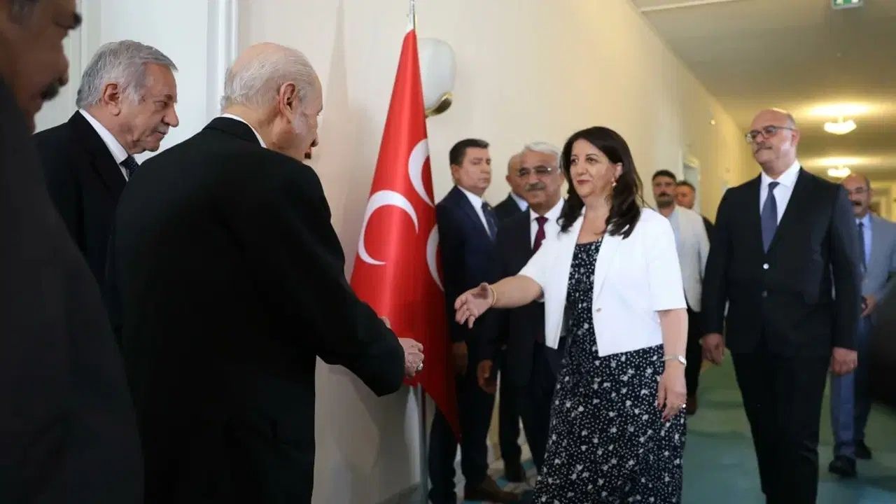 DEM Parti İmralı heyeti Bahçeli ile Meclis’te bir araya geldi