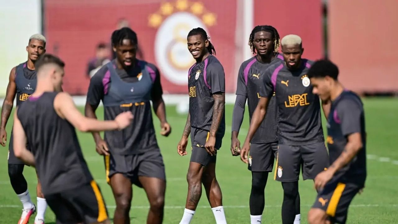 Galatasaray, Barcelona Maçı Öncesi Son Hazırlıklarını Tamamladı