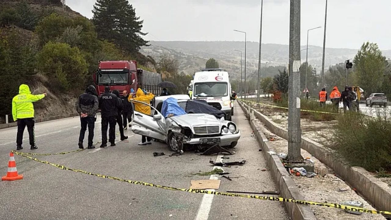 Burdur-Antalya yolunda feci kaza: 1 ölü, 4 yaralı
