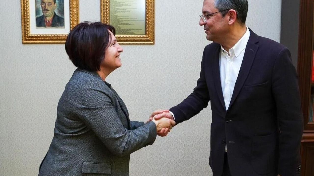Karaburun Belediye Başkanı İlkay Girgin Erdoğan partisinden istifa etti