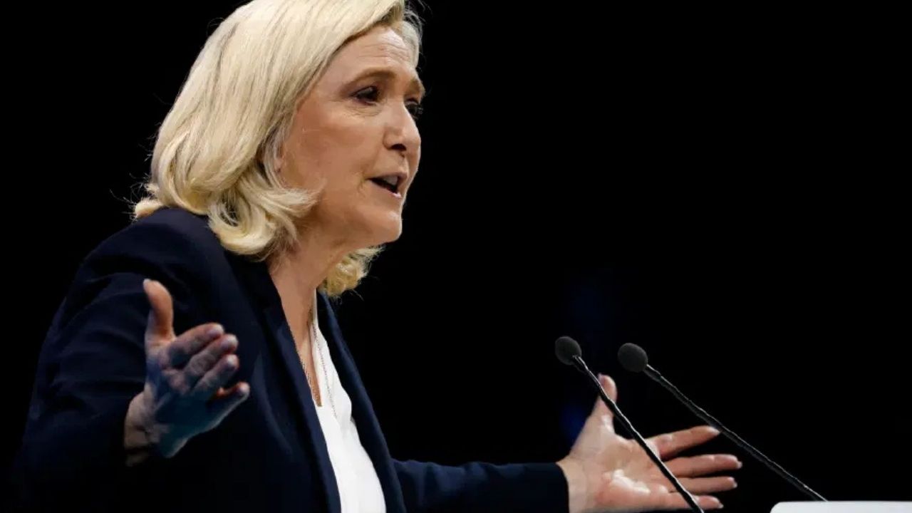 Fransa'da sokaklar karıştı: Le Pen krizi seçim fırsatına çevirmek istiyor