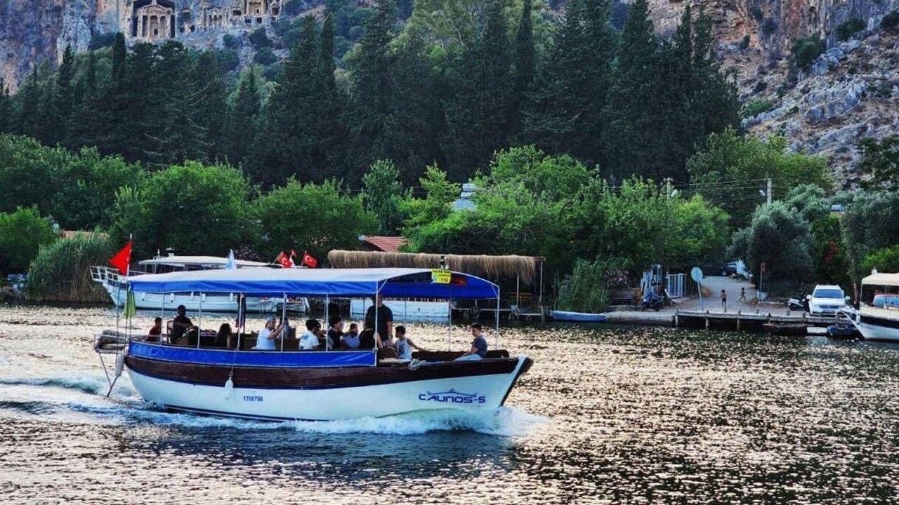 Dalyan Kanalı’nda İskele Projesi Yeniden Gündemde: Kirlilik Alarmı