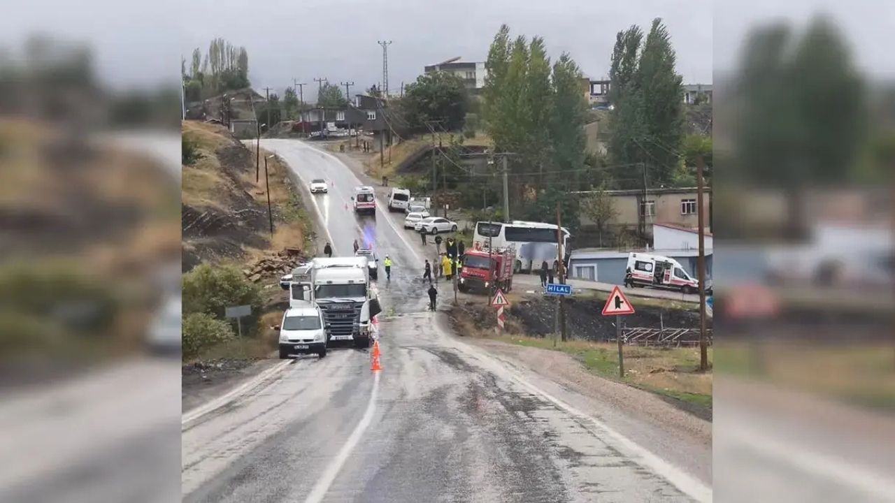 Şırnak’ta Yolcu Otobüsü İle TIR Çarpıştı: 1 Ölü, 14 Yaralı