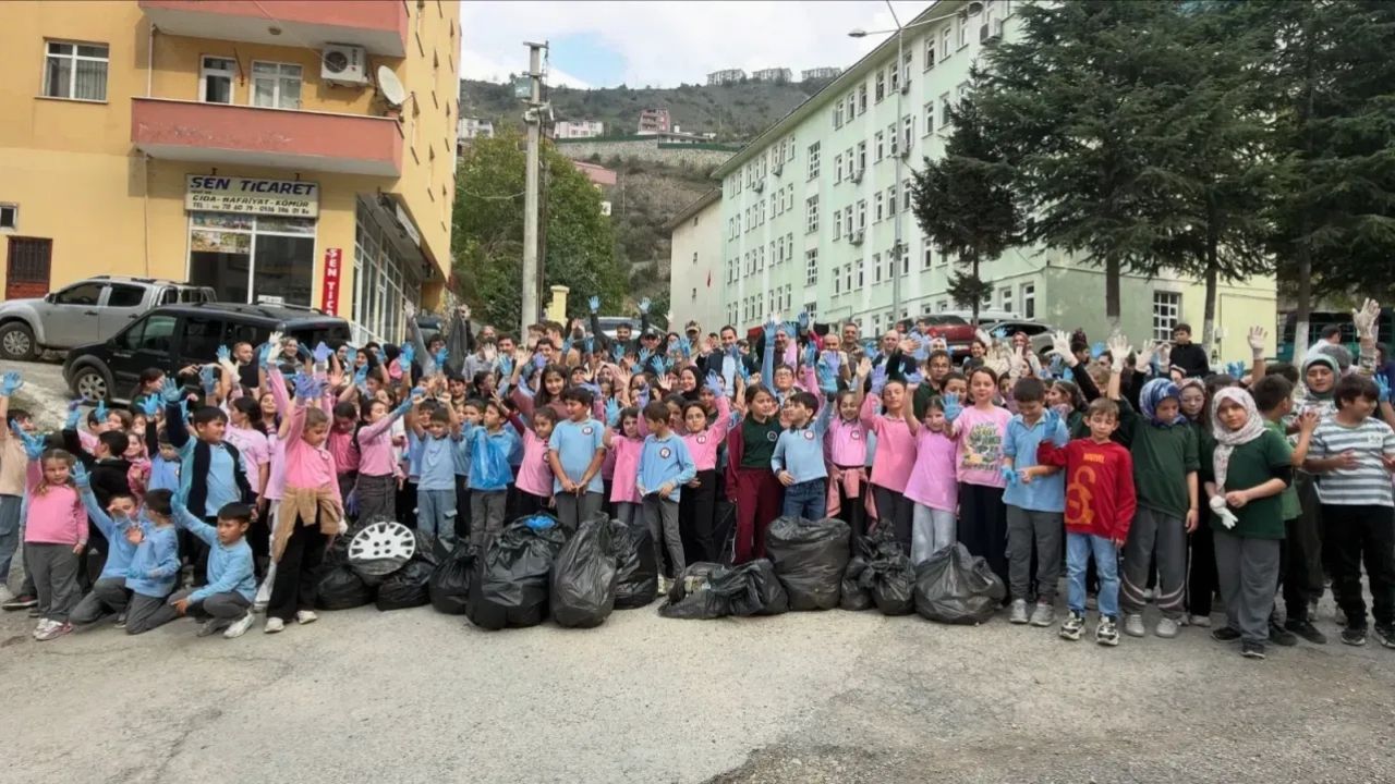 Kürtün’de Öğrencilerden Örnek Davranış: Çevre Temizliği Seferberliği