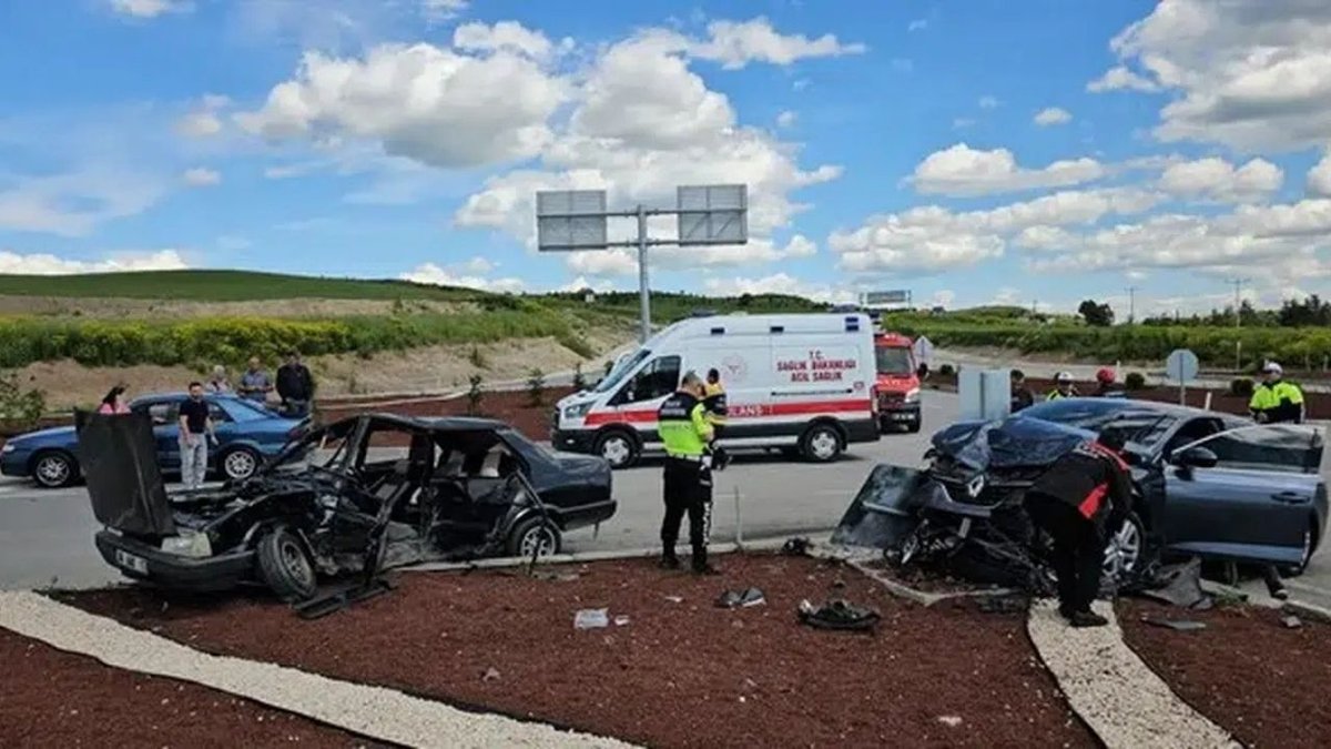 Kaymakamın Kullandığı Araç Kavşakta Çarpıştı: Biri Çocuk 5 Kişi Yaralandı