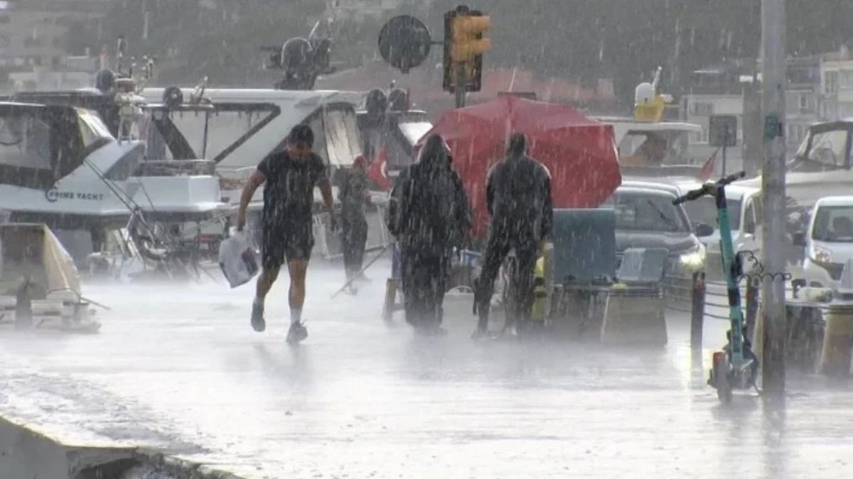 Meteoroloji Saat Verdi: 5 İlde Sarı Kod, 19 İlde Gök Gürültülü Sağanak Yağış