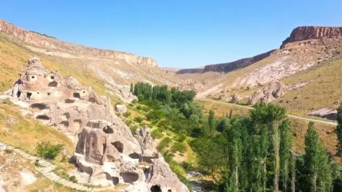 Kapadokya’nın Gizli Güzelliği Soğanlı Vadisi Ziyaretçilerini Büyülüyor