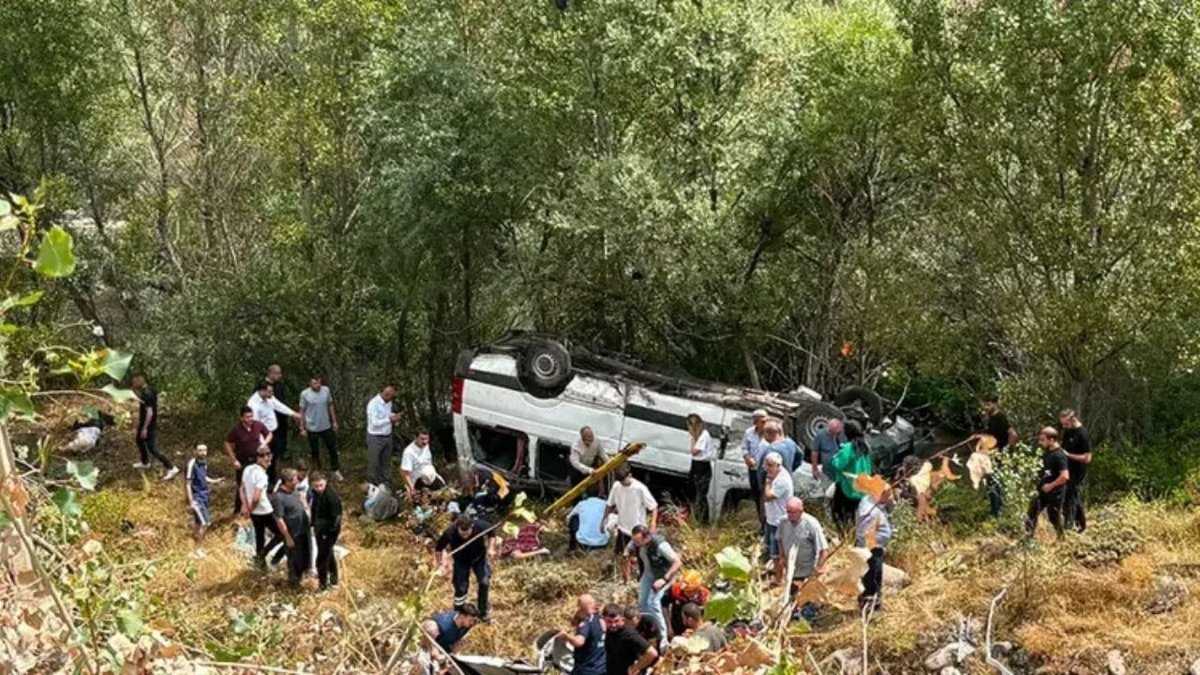 Sivas’ta Feci Minibüs Kazası. Şarampole Devrilen Araçta 4 Kişi Hayatını Kaybetti