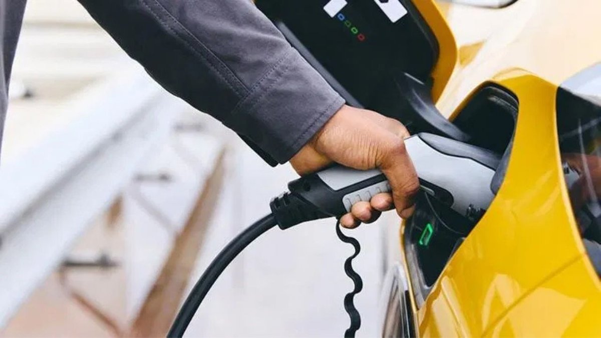 Dünya Genelinde Elektrikli Araç Satışları 2025'te Zirveye Ulaştı