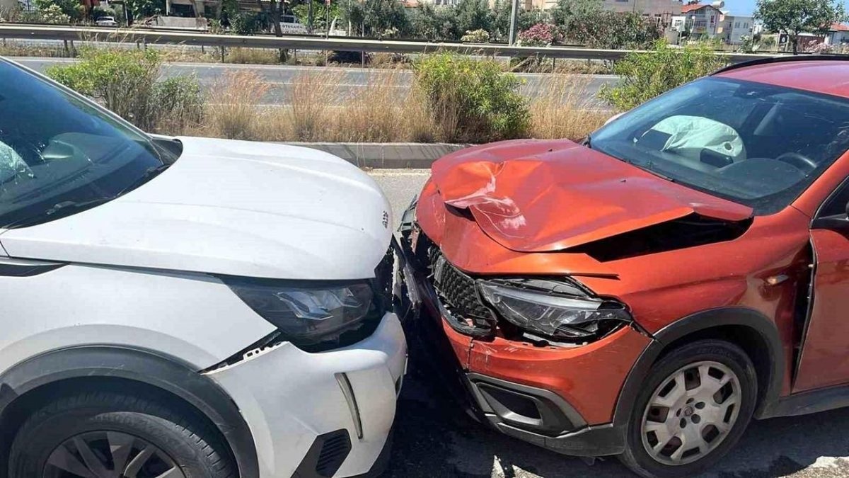 Manavgat’ta Ehliyetsiz ve 2.79 Promil Alkollü Kadın Sürücü Kafa Kafaya Çarpıştı: 3 Yaralı, 105 Bin TL Ceza