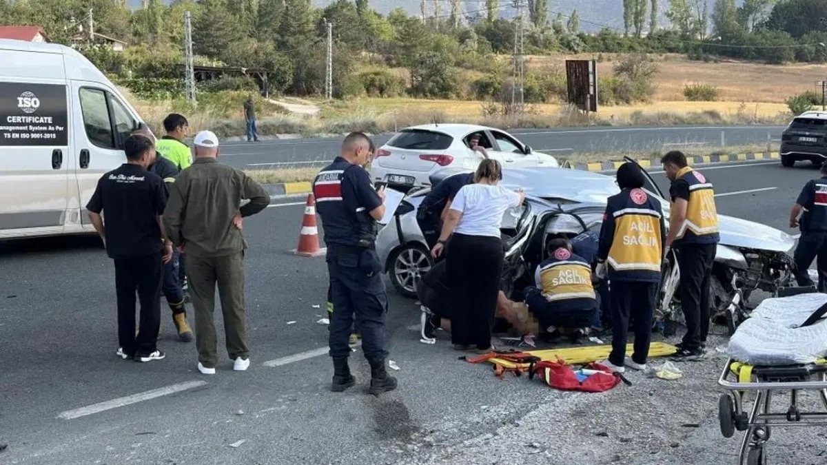 Kastamonu’da feci kaza: Otomobil su kanalına çarptı, 2 kişi hayatını kaybetti