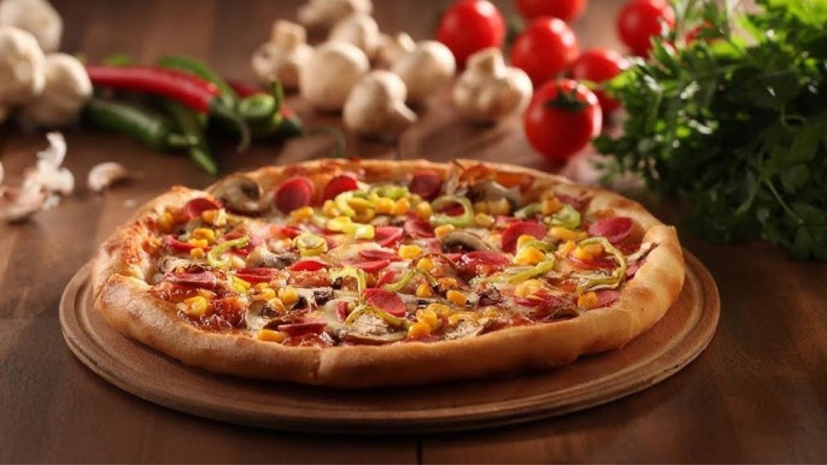 Evde Pizza Tarifi: Dışı Çıtır İçi Yumuşak En Kolay Karışık Pizza Yapımı