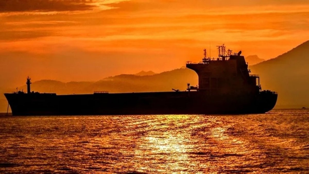 İngiltere’den Rusya’ya “Gölge Filo” Darbesi: Manş Denizi’nde Petrol Tankeri Durduruldu