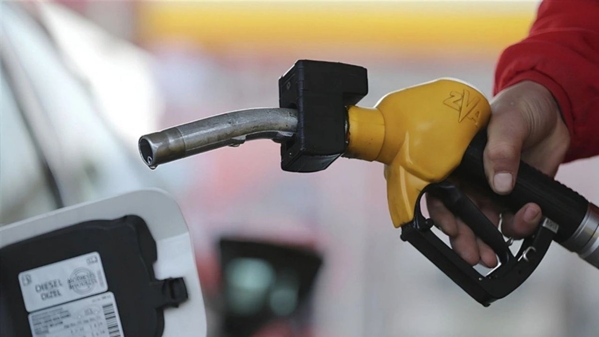 Benzine İndirim Geldi! Fiyatlar Büyükşehirlerde Geri Çekildi