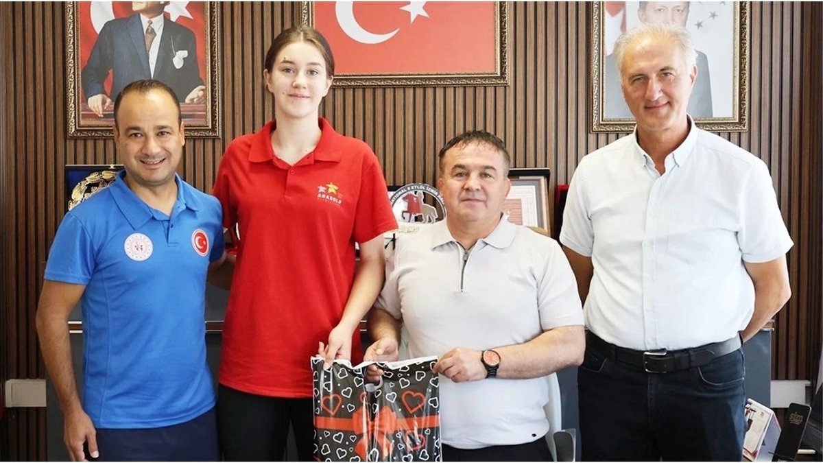 Bilecikli Genç Sporcuya Büyük Gurur TVF Spor Lisesi Başarısı Kutlandı