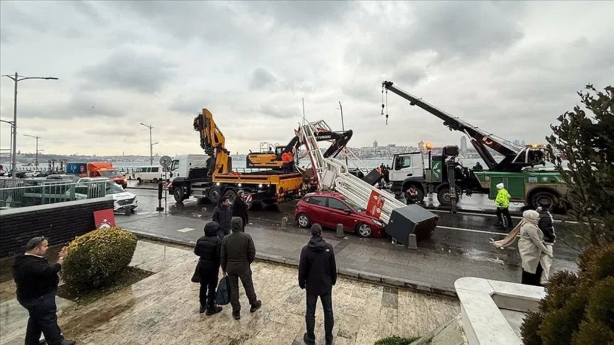 Kaza Sebebiyle Kapanan Üsküdar Harem Sahil Yolu Yeniden Açıldı