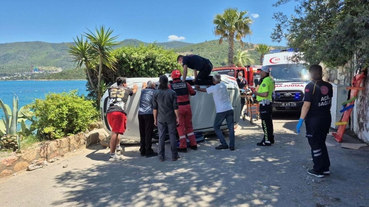 Bodrum’da Otomobil Devrildi: Sürücü Yaralandı