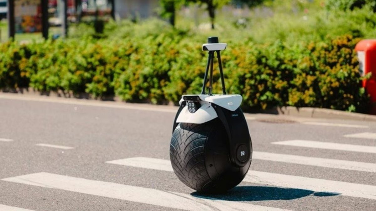 Tek Tekerleğiyle Geleceğin Güvenliğini Şekillendiren Robot Tanıtıldı