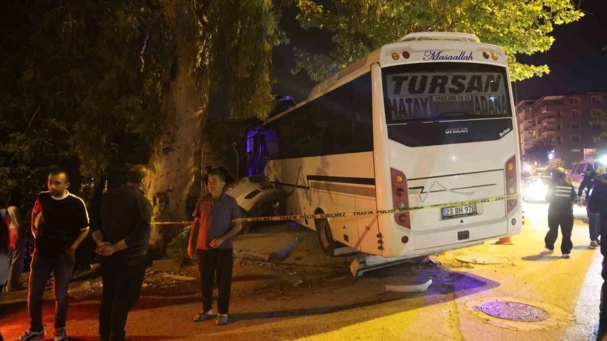 Alkollü Minibüs Sürücüsü İş Yerine Daldı: 2 Yaralı