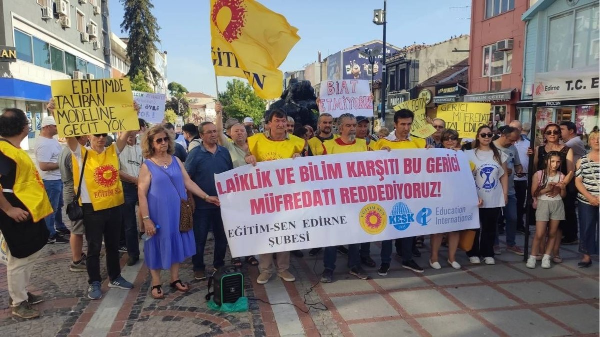 Bakan Tekin’den Müfredatta Yeni Tarih ve Coğrafya Düzeni