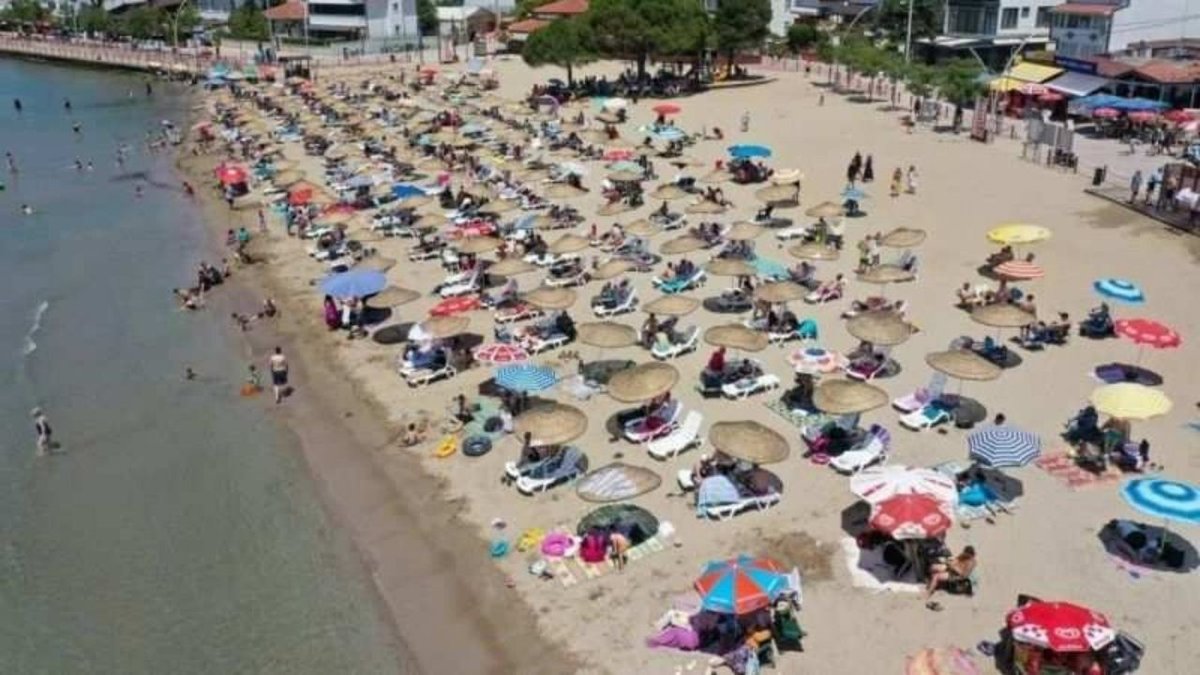 Kandıra Sahillerinde Denize Girişe Hava Engeli Tatilcilere Kritik Uyarı