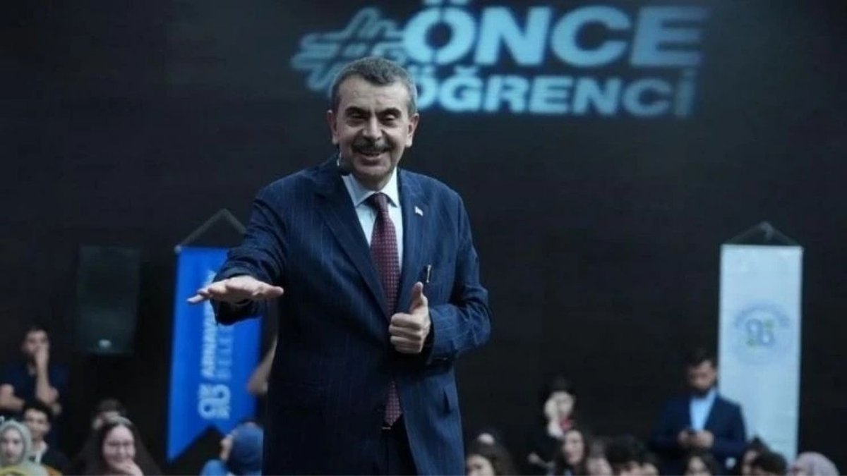 Bakan Tekin açıkladı: Sınav sisteminde değişiklik olmayacak, sorular yeni müfredata göre hazırlanacak